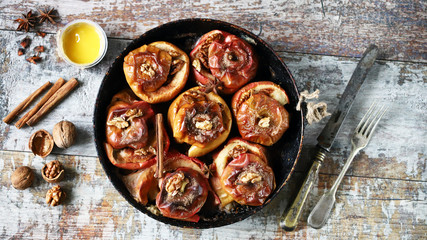 Baked apples in a pan with cinnamon, honey and spices. Healthy autumn dessert. The diet is friendly. Vegan Dessert. Selective focus. Macro.