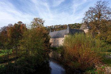 Fototapeta na wymiar Spontin Castle in autumn