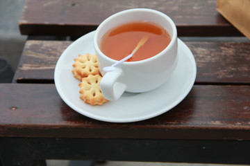 чашка чая с печеньем