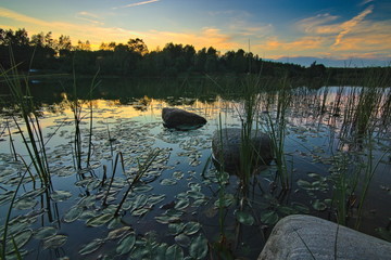 zachód jezioro kamienie © Piotr