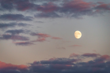 coucher de soleil et lever de la lune