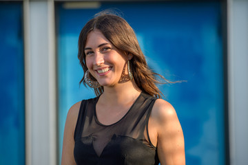 Giovane modella ritratto con sorriso 