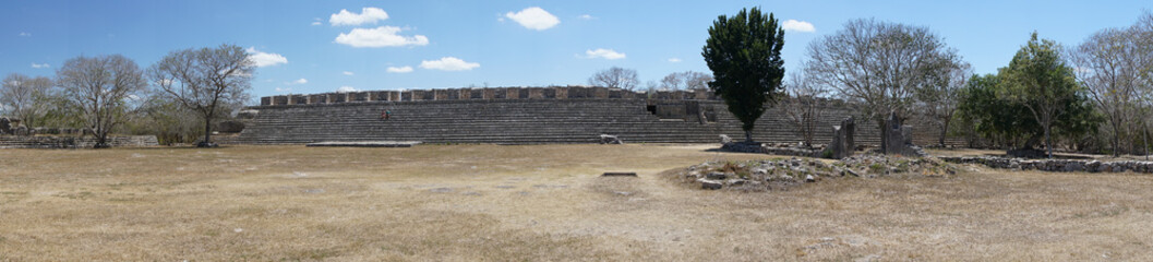 Fototapeta na wymiar Zona Arqueológica Dzibilchaltún, Yucatán