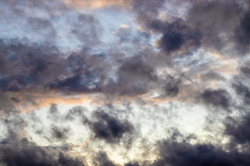 Obraz premium dramatische Wolken, blauer Himmel, wechselndes Wetter