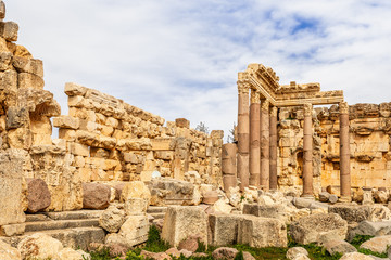 Fototapeta na wymiar Ancient ruined walls and columns of Grand Court of Jupiter temple, Beqaa Valley, Baalbeck, Lebanon