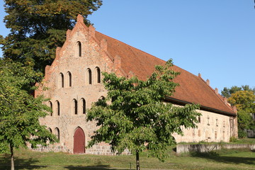 Historische Gebäude auf dem Gelände von Kloster Lehnin in Brandenburg