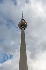 Berliner Fernsehturm als höchstes Gebäude Deutschlands und Anziehungspunkt für viele Touristen...