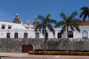 Las murallas de Cartagena  de India Colombia y iglesias de construcción colonial