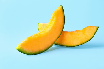 Fototapeta na wymiar Sweet cut melon on color background