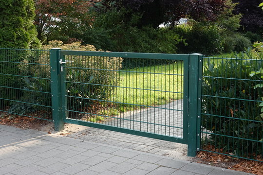 Gr&uuml;ne Pforte aus Metall