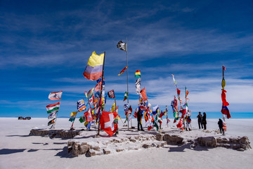 Banderas del mundo en el Salar de Uyuni