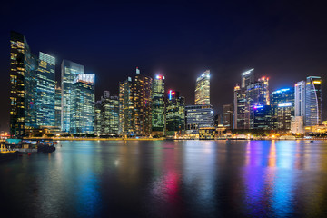 Fototapeta na wymiar Singapore business district skyline financial downtown building with tourist sightseeing in night at Marina Bay, Singapore. Asian tourism, modern city life, or business finance and economy concept