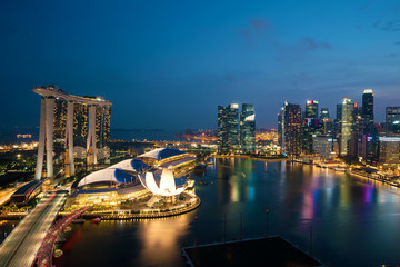 Fototapeta premium Panorama of Singapore business district skyline and Singapore skyscraper in night at Marina Bay, Singapore.