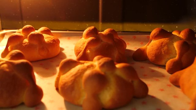 PAN DE MUERTO HORNEADO