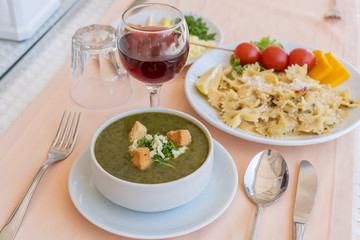 Green cream soup from spinach with croutons, cheese and fresh parsley