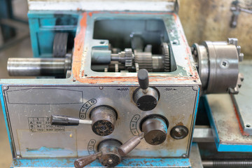 Obraz na płótnie Canvas Repair of old metal lathe machine for metalworking closeup in workshop