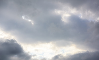 Obraz premium Beautiful puffy clouds isolated against blue skies