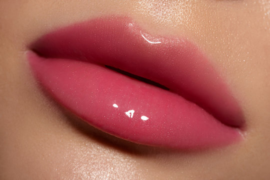  close up macro red lips