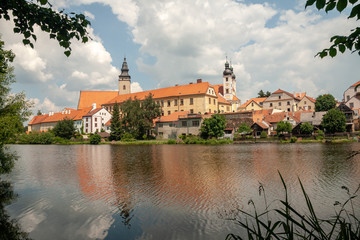 Obraz premium State Chateau Telč (Statní zamek Telc) at Telsky Potok (Telsky brook) in the city of Telc, Vysocina Region, CZ