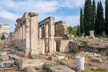 Fototapeta premium Old ancient ruins of roman City Hierapolis in Pamukkale, Turkey