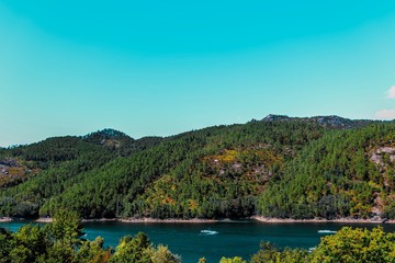 Obraz premium lake in mountains