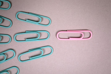 Green paper clips follow the pink paper clips