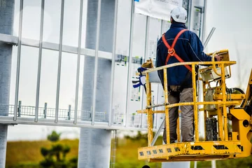Fotobehang worker specialized in working at heights © Image'in