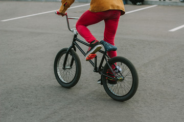 Fototapeta premium boy has fun with his BMX at the skatepark