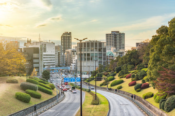 Obraz premium The edges of Akasaka Suginami Road lined with azalea shrubs trimmed into balls and separating Yoyogi Park from Yoyogi Olympic Gymnasium.