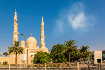 Fototapeta na wymiar Jumeirah Mosque with blue sky in Dubai, United Arab Emirates