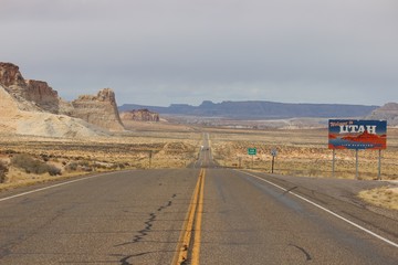 Fototapeta na wymiar Welcome to Utah billboard on Highway 89 through the desert