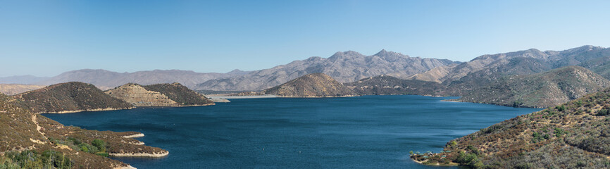 Obraz premium Panoramic view of Silverwood Lake in San Bernardino County..
