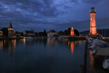 Fototapeta premium Abendstimmung im Hafen von Lindau
