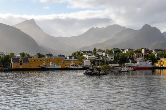 Insel Hus&oslash;y auf Senja in Norwegen 3