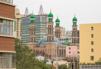 Obraz premium Urumqi, China - capital of the Xinjiang Uygur Autonomous Region, Urumqi displays a wonderful balance between islamic and chinese culture. Here in particular one of the numerous mosques in the Old Town
