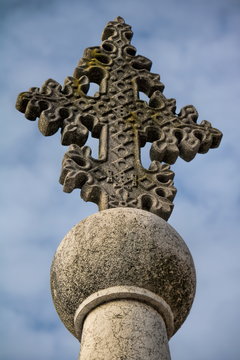 kirchenkreuz an der basilika des heiligen antonius in padua, italien