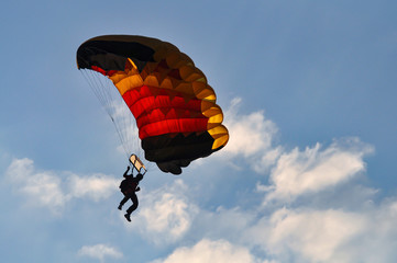 Paragleiter Gleitschirm Fallschirm Sprung Freiheit Sport Himmel Fliegen Sailing Pilot Silhouette...