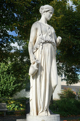 Statue der Hebe, die Göttin der Jugend. Schlossgarten Stuttgart