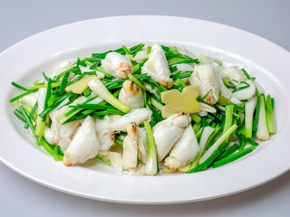Fried crab meat with green onion