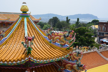 Fototapeta premium Dragon Statue at Chinese temple 