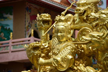 Fototapeta premium Dragon Statue at Chinese temple