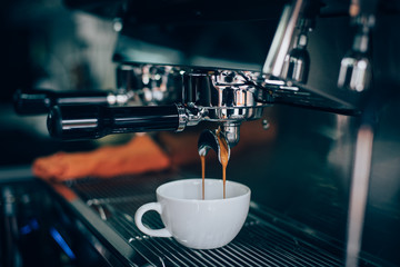 espresso shot in cafe - 295345342