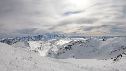Fototapeta premium Beautiful and serene landscape of mountains covered with snow in Mölltaler Gletscher, Austria. Thick snow covers the slopes. Clear weather. Perfectly groomed slopes. Massive ski resort. Glacier skiing