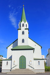 Fototapeta na wymiar church in reykjavik on a sunny day
