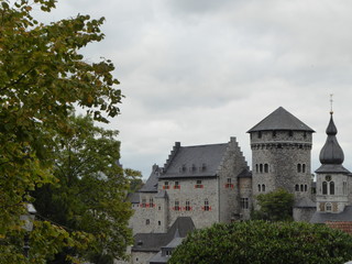 Fototapeta na wymiar Blick über die Altstadt auf die Burg Stolberg Rhld. 