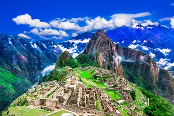 Papier Peint photo Machu Picchu Machu Picchu, Cusco, Pérou : Aperçu de la cité inca perdue Machu Picchu avec le pic Wayna Picchu