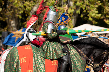 Ritter auf Pferd mit Lanze