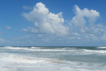 Naklejka na ściany i meble Beautiful ocean and sky view in Atlantic coast of North Florida