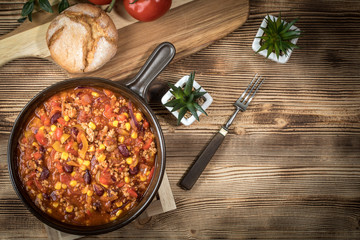 Chili con carne in a clay pan.