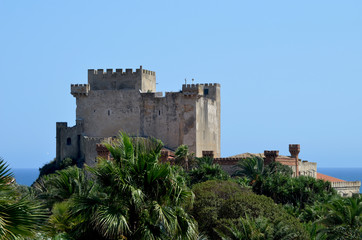 Fototapeta na wymiar Medieval castle in Italy,Sicily. Tropical background. 